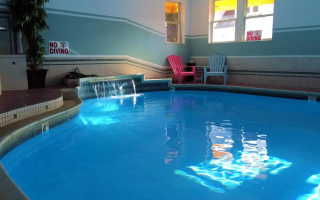 Camden Riverhouse Hotel