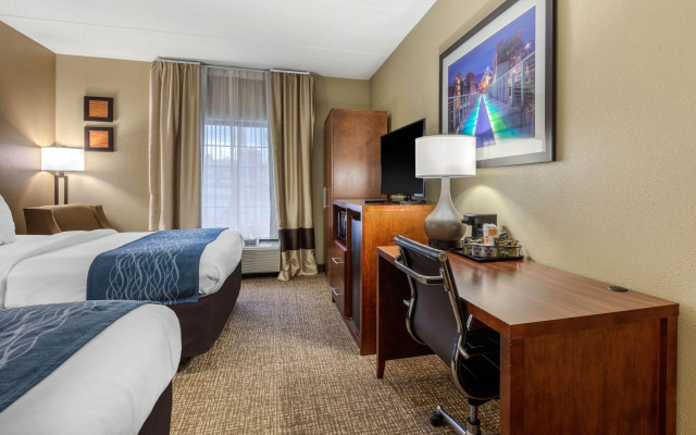 Comfort Inn & Suites Hamilton Place