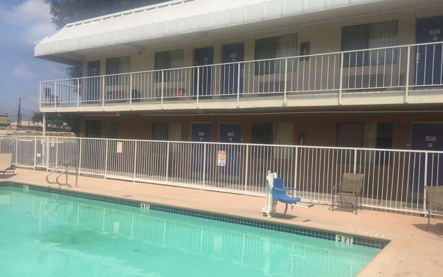 Travelodge by Wyndham San Antonio Lackland AFB North