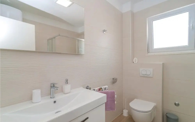 Nice Apartment in Podstrana With 1 Bedrooms and Wifi