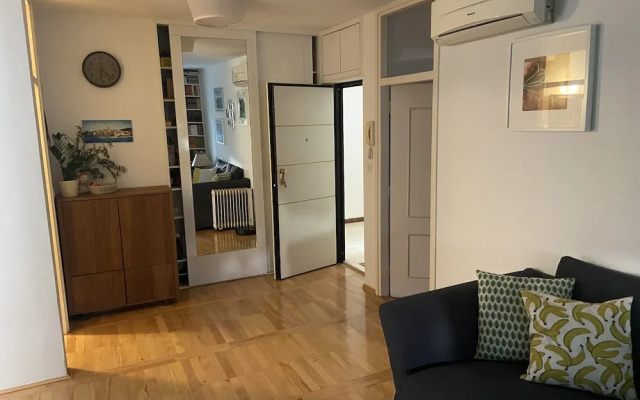 Cozy apt Within Walk Distance to Center and Beach