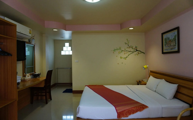 Kumkaew Tawon Palace Hotel