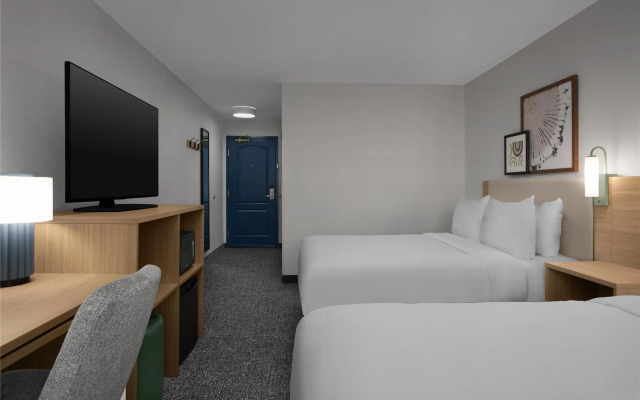 Spark by Hilton Washington Meadowlands Blvd