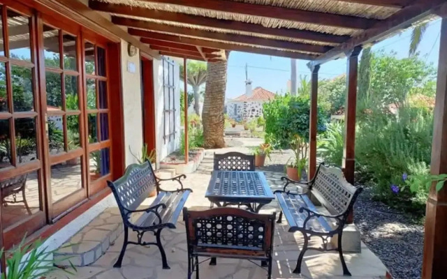 Bungalow in El Paso With Terrace