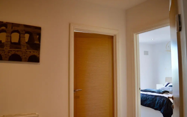 2 Bedroom Apartment With 2 Balconies in Manchester
