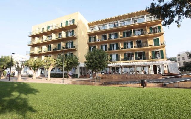 Отель Prestige Coral Platja Испания, Курорт Росес - отзывы, цены и фото номеров - забронировать отель Prestige Coral Platja онлайн вид на фасад