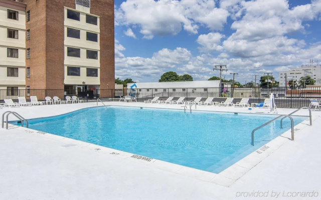 Quality Inn & Suites
