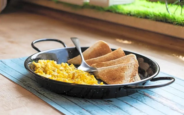 Bed and Breakfast Bric & Brac
