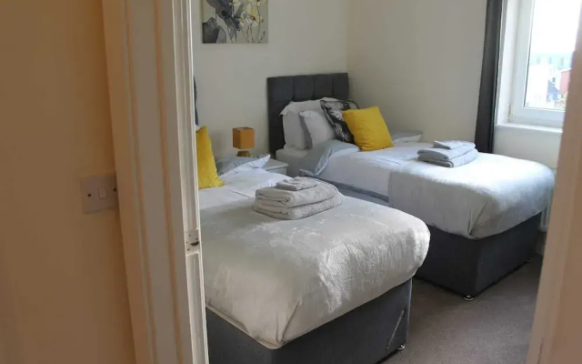 Remarkable 2-bed Apartment in Reading