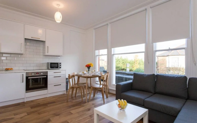 Sleek 2BR flat in Hither Green, by Mountsfield Park