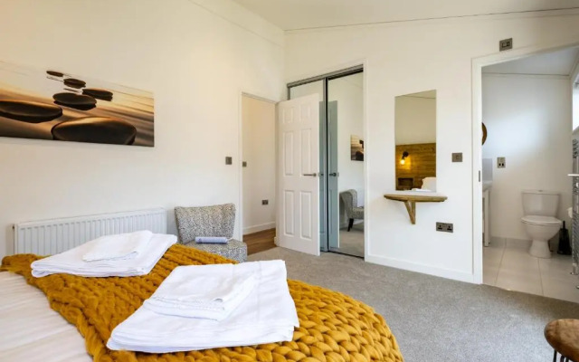 Edge of Padstow, 2 Bedroom Luxury Lodge