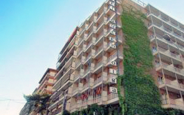 Hotel Queen Olga вид на фасад