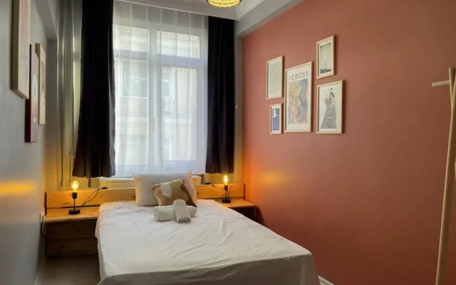 Bohemian Flat in Nisantasi With Central Location