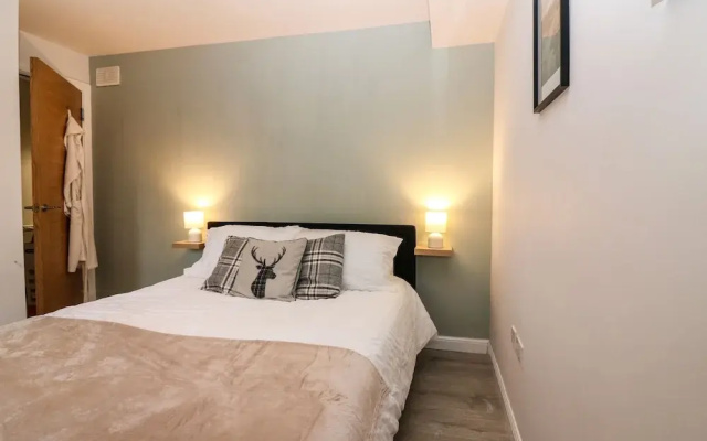 11 Ambleside Court