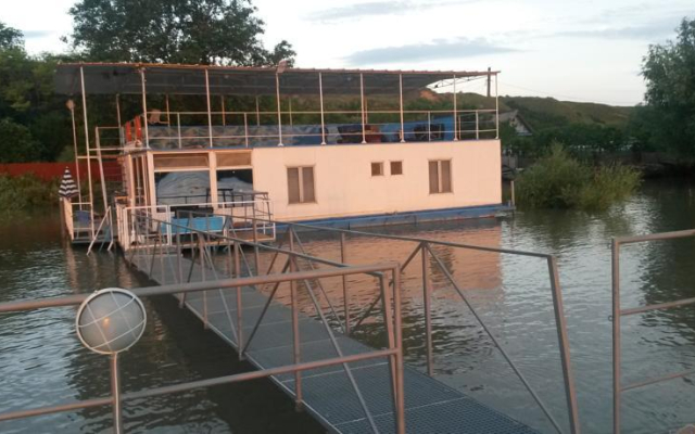 Delta Pontoon