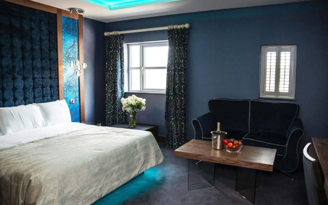 Riverside Park Hotel and Leisure Club