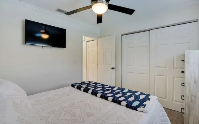 2 Mi to Bonita Beach: Bbq-ready Townhome!