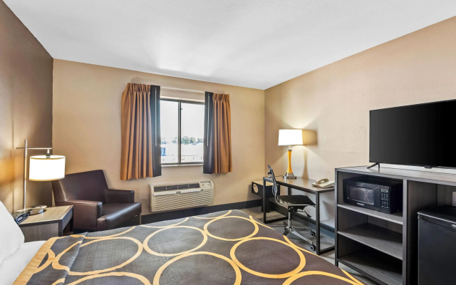 Super 8 by Wyndham Terre Haute