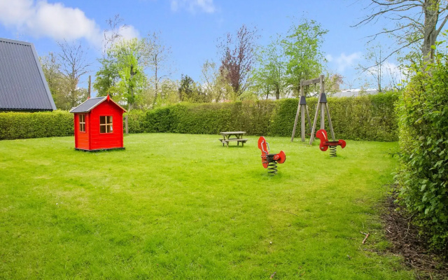 Peaceful Holiday Home in Tuitjenhorn