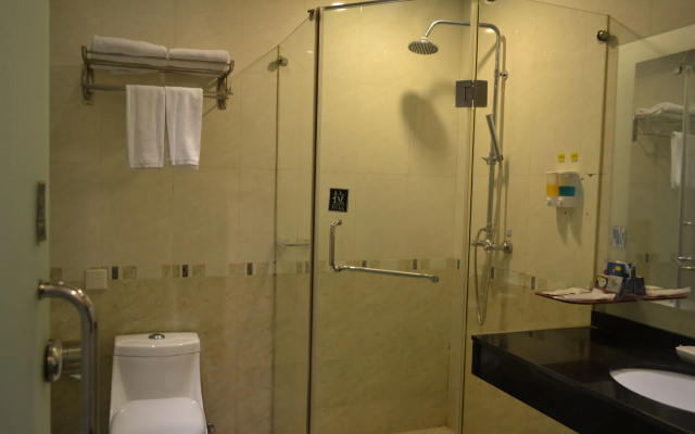 Tourism Trend Hotel(Shenzhen Huaqiang North Electronic Business Circle Yannan)