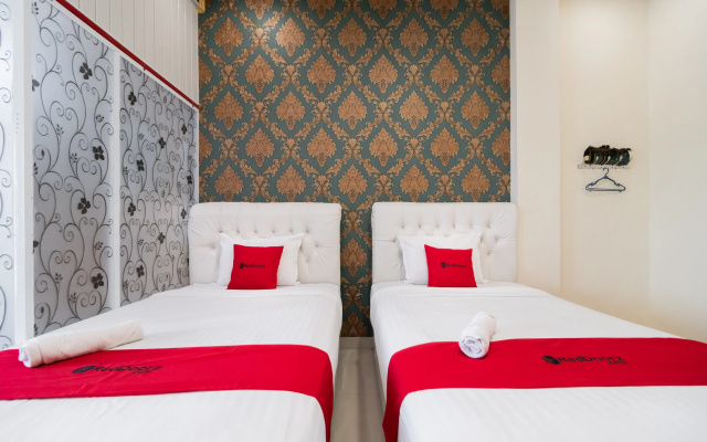 RedDoorz Syariah Near Minangkabau International Airport