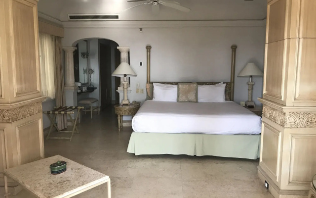 Grand Isla Navidad Golf & Spa Resort with Marina