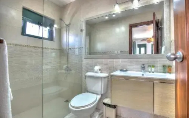 Beautiful Beachfront 2-Bdr Apt D301