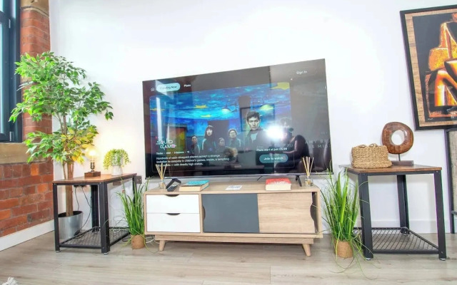 Charming 2-bedroom Apartment in Bradford With City Views