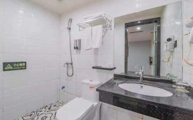 Yijiayi Business Hotel (Chongqing Beibin Road Liujia Wharf)