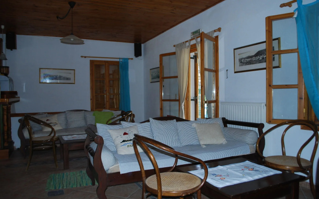 Sirocos Rooms And Studios