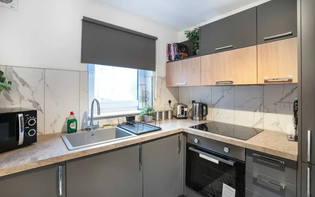 Modern 2bed Apartment-free Parking