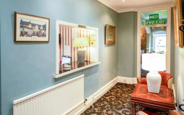 OYO Lamphey Hall