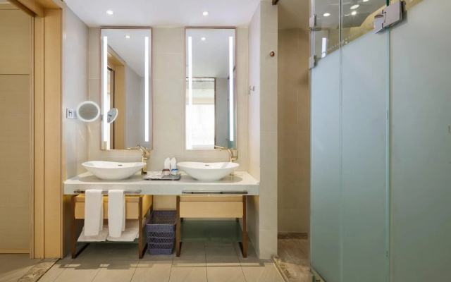 Lavande Hotel Longchuan East