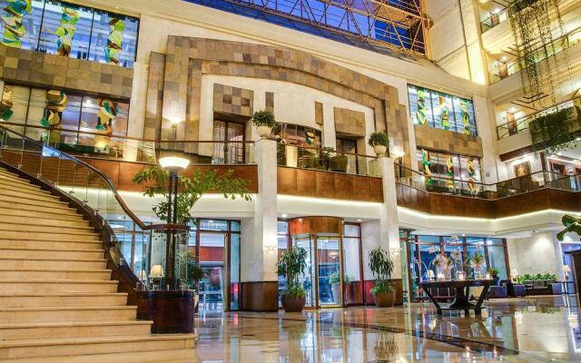 Grand Tikal Futura Hotel вид на фасад