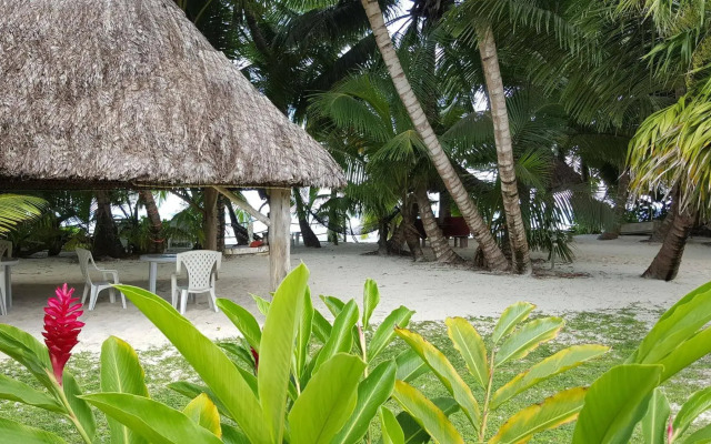 Anse Kerlan Beach Chalets