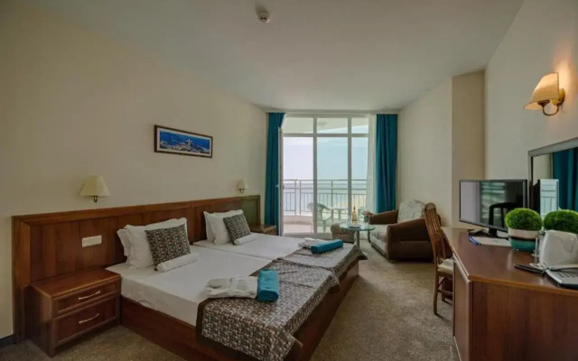 Berlin Golden Beach Hotel