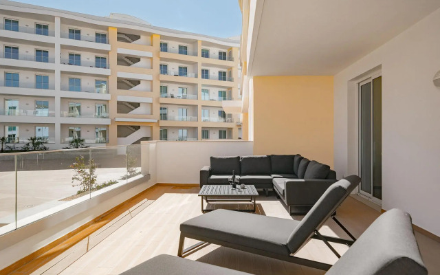 KAPLAN in Lagos with 2 bedrooms and 3 bathrooms