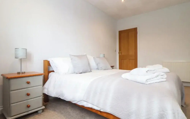 Flat 2 Niles Place