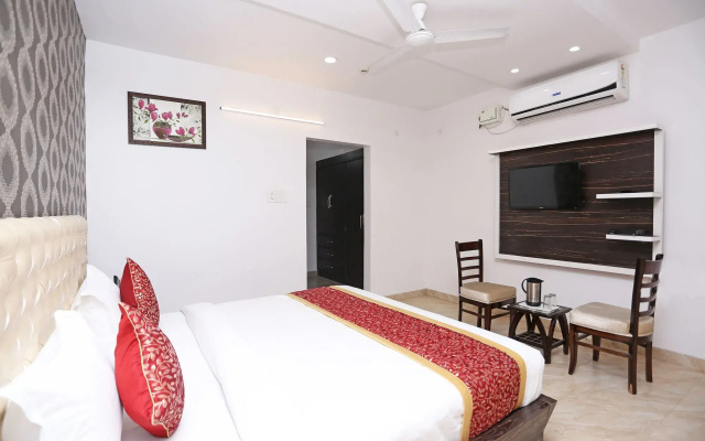 Hotel The Leaf by OYO