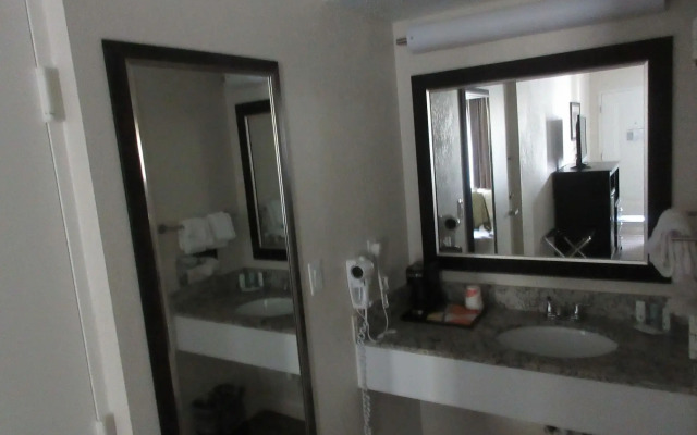 Quality Inn Palm Beach International Airport