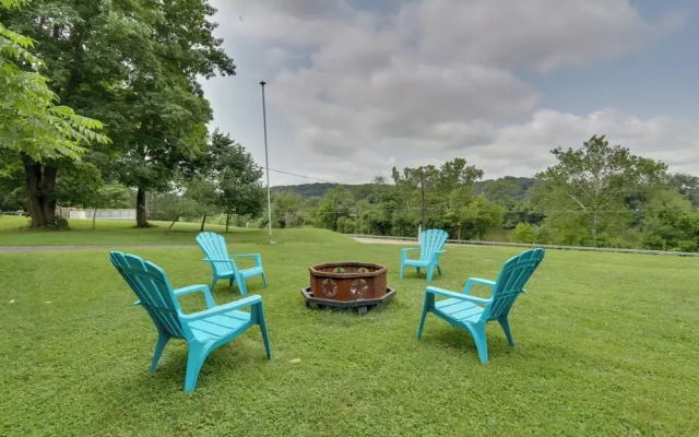 Quaint Zanesville Home w/ Game Room & Yard!