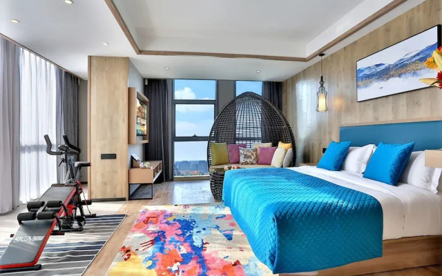 Mehood Lestie Hotel New Century Avenue
