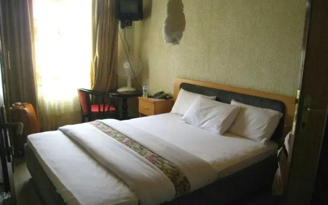 Step Town Hotel