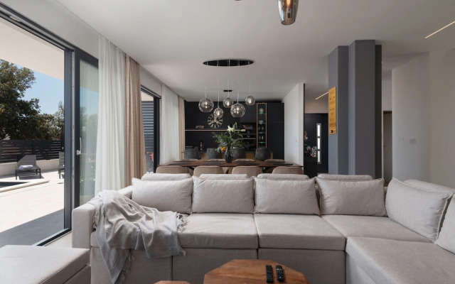 Villa Santa With Heated Pool
