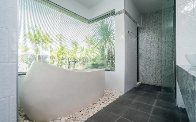 Diamond 273 - Modern 4 bedroom private pool in Bangtao