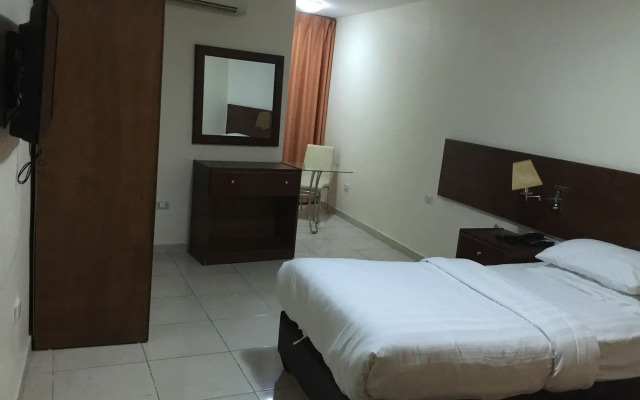 Zaina Plaza Hotel