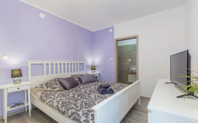 Nice Home in Pinezici with Hot Tub, WiFi & 4 Bedrooms