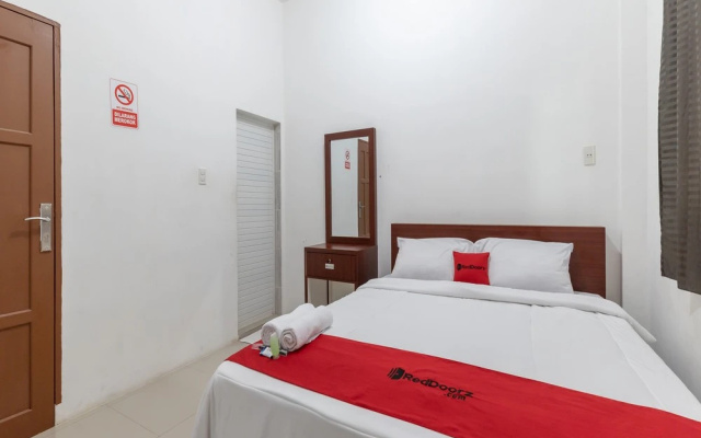 RedDoorz Near Stasiun Pematangsiantar