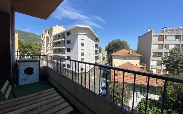 T2 St Jean 5' port/gare balcon Clim wifi