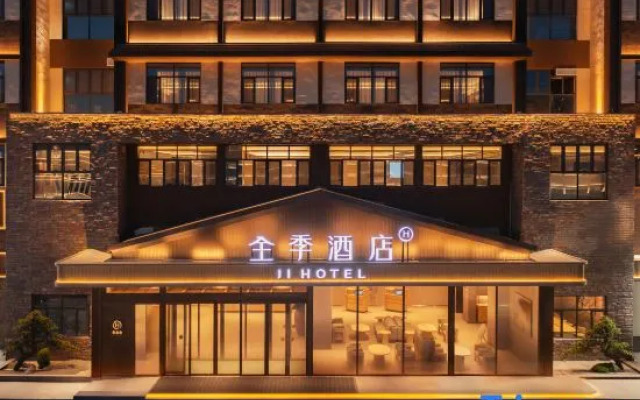 Quanjie Hotel (Borohot Sayram Lake Scenic Area Branch)